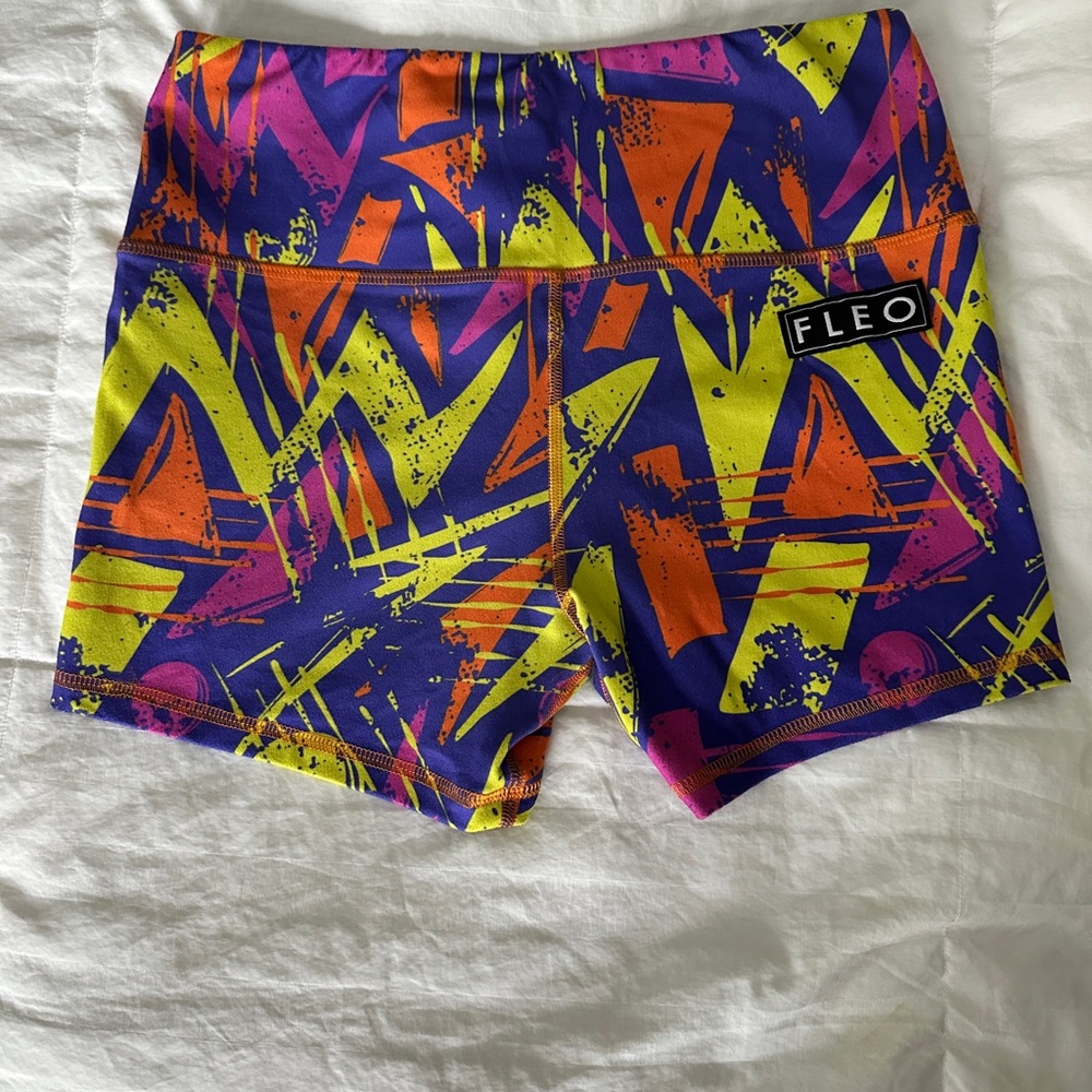 Fleo Power High Rise 90’s print shorts size M
